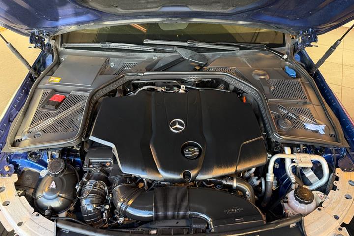 Blå Mercedes C220 fra 2015