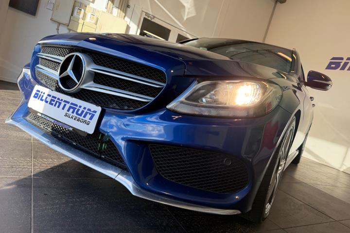 Blå Mercedes C220 fra 2015