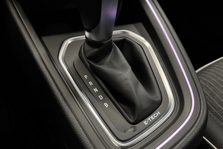 Grå Renault Clio V fra 2021