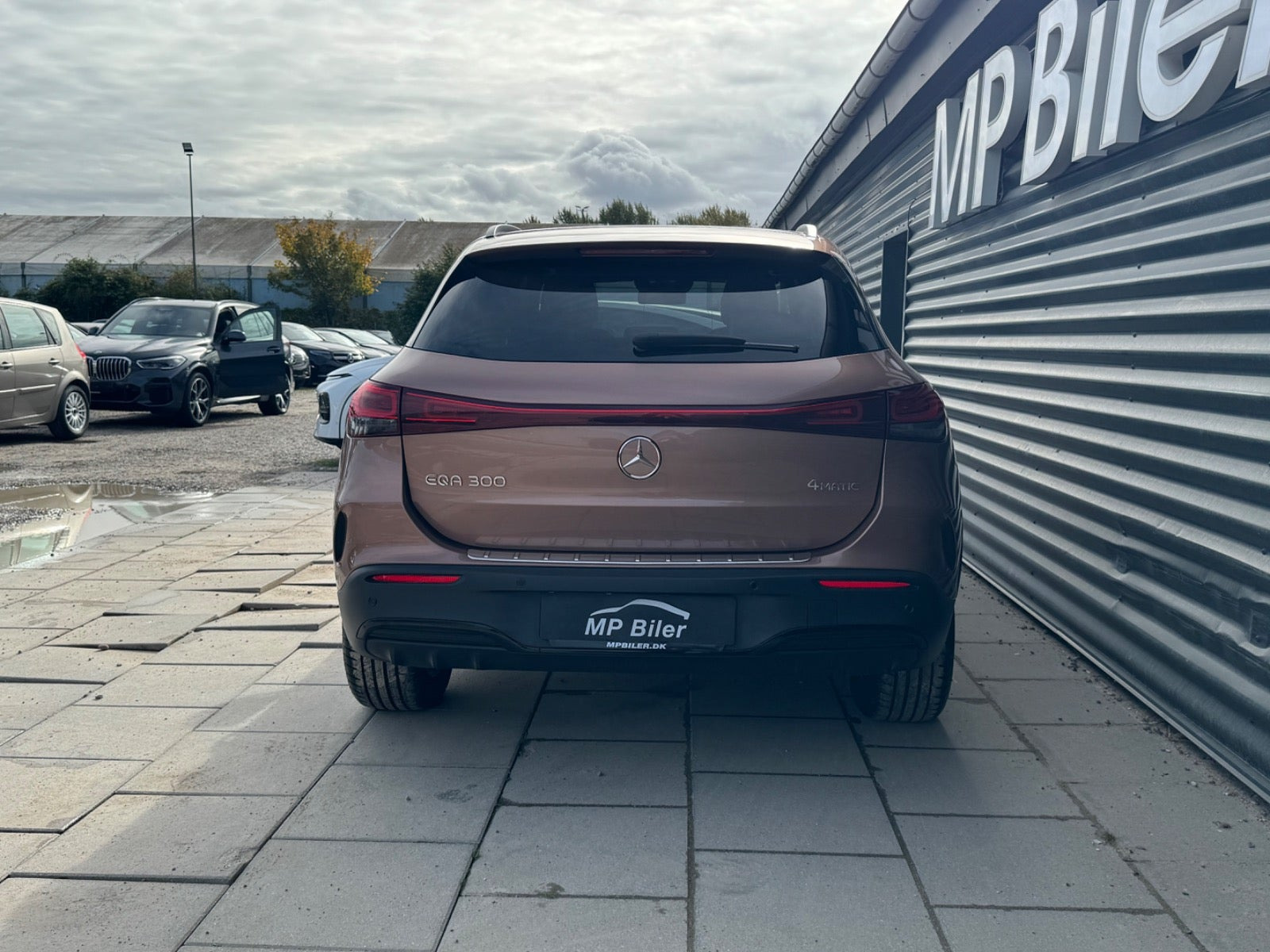 Grå Mercedes EQA300 fra 2023