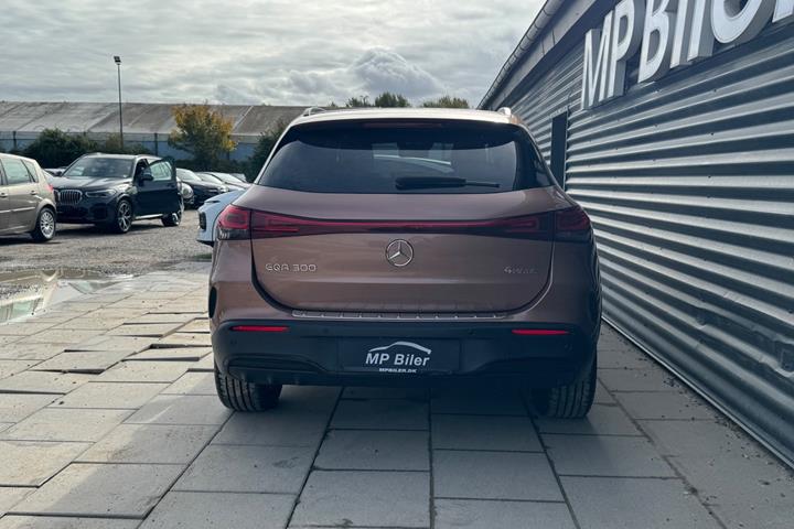 Grå Mercedes EQA300 fra 2023