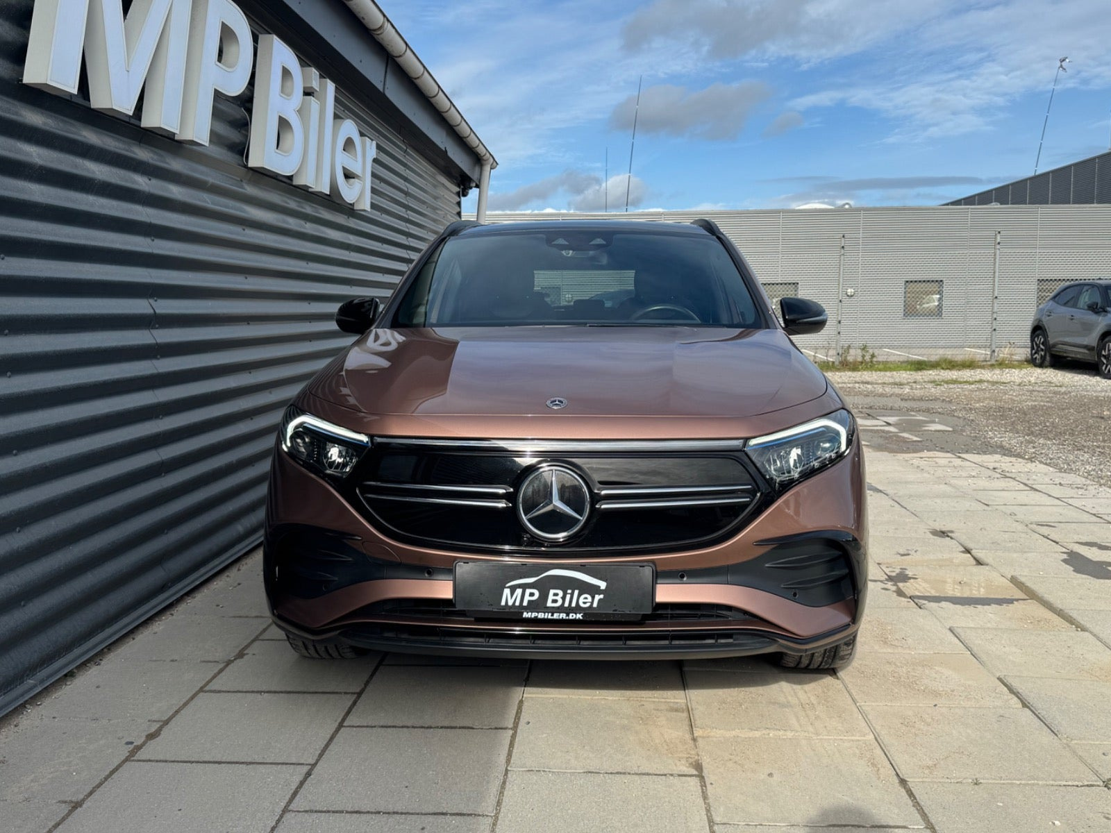 Grå Mercedes EQA300 fra 2023