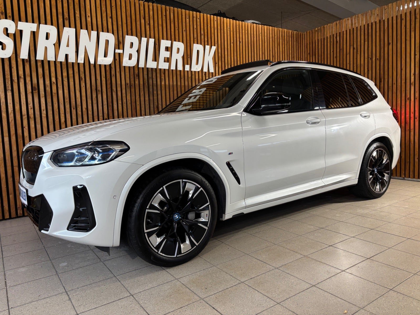 Hvid BMW iX3 fra 2023