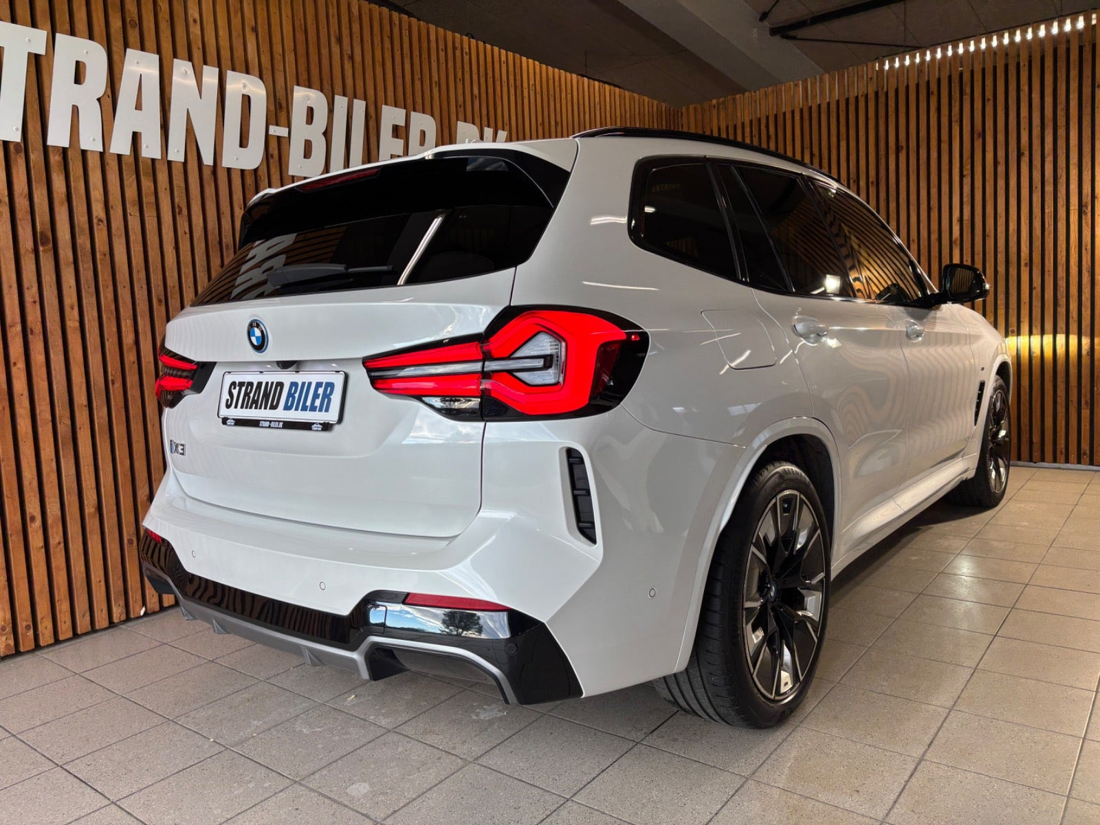 Hvid BMW iX3 fra 2023
