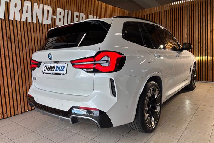 Hvid BMW iX3 fra 2023