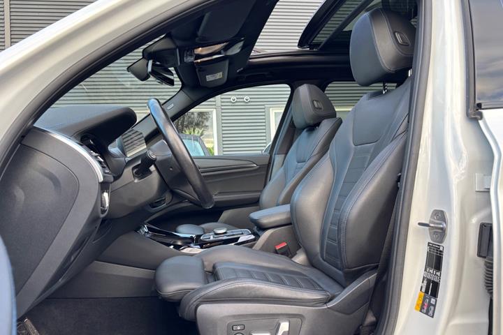 Hvid BMW iX3 fra 2023