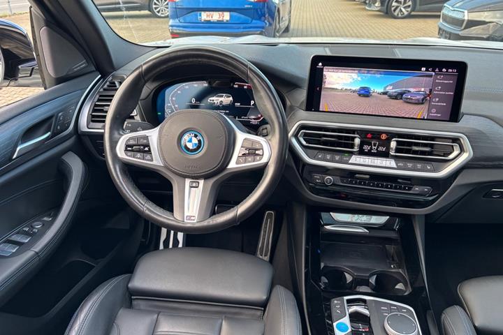 Hvid BMW iX3 fra 2023