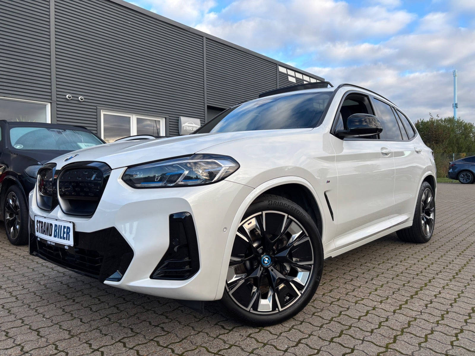 Hvid BMW iX3 fra 2023