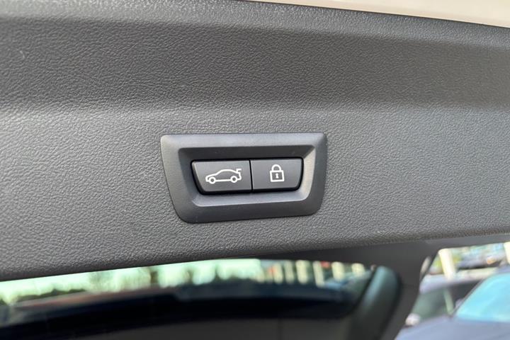 Hvid BMW iX3 fra 2023