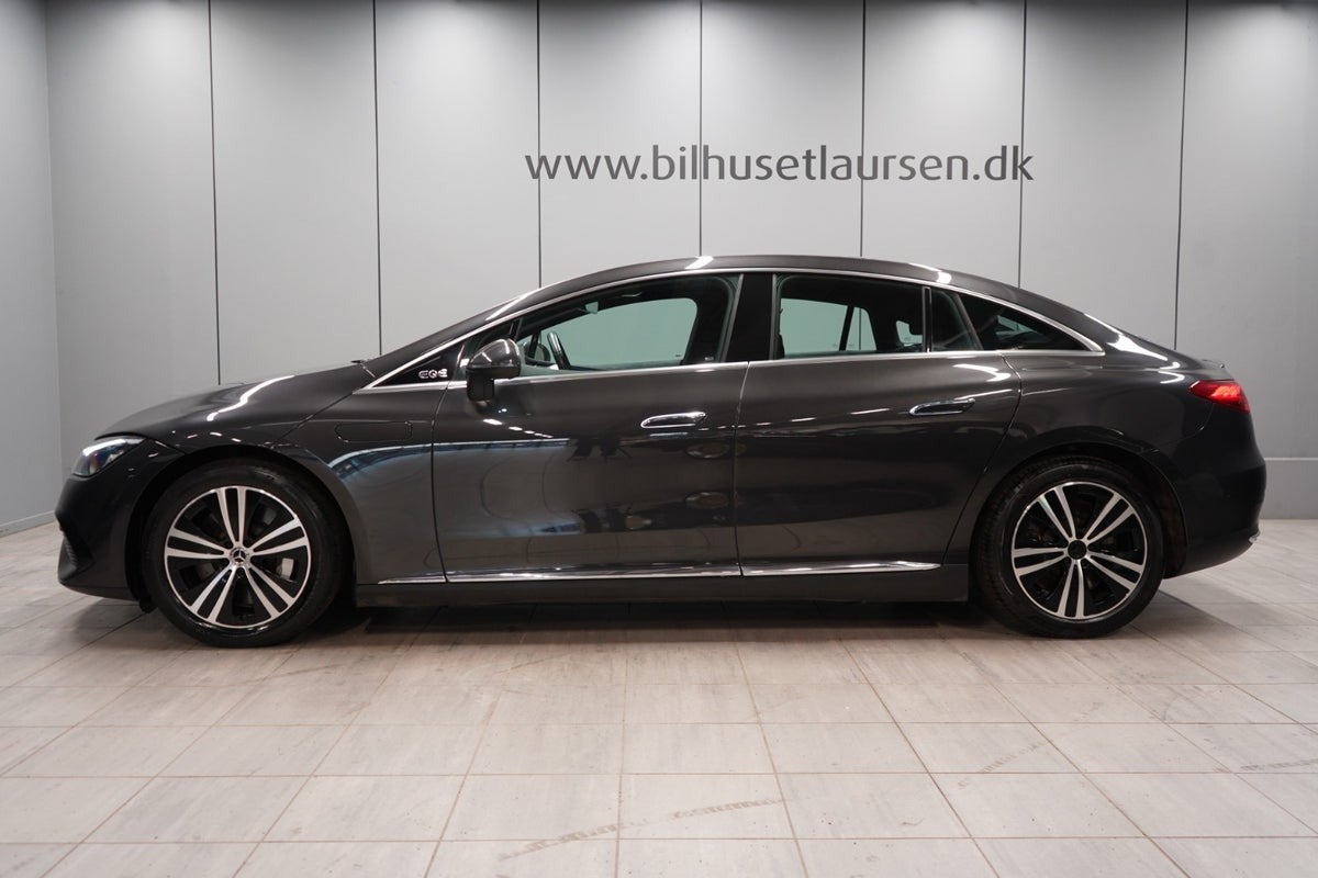 Grå Mercedes EQE350 fra 2023