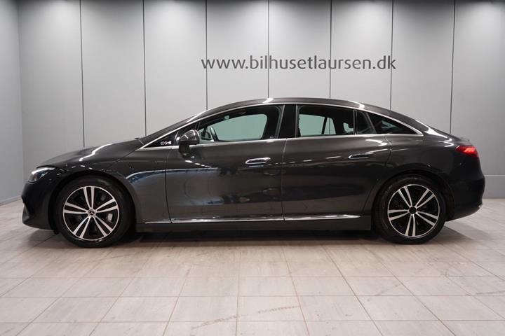 Grå Mercedes EQE350 fra 2023