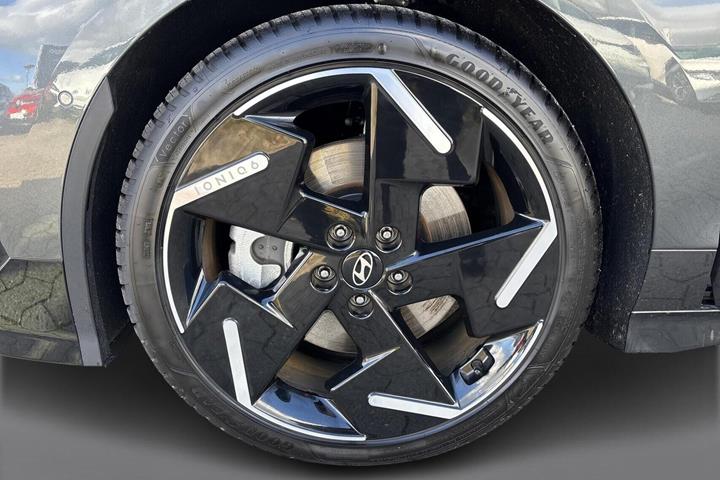 Grå Hyundai Ioniq 6 fra 2026