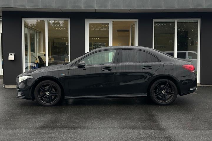 Sort Mercedes A250 e fra 2020