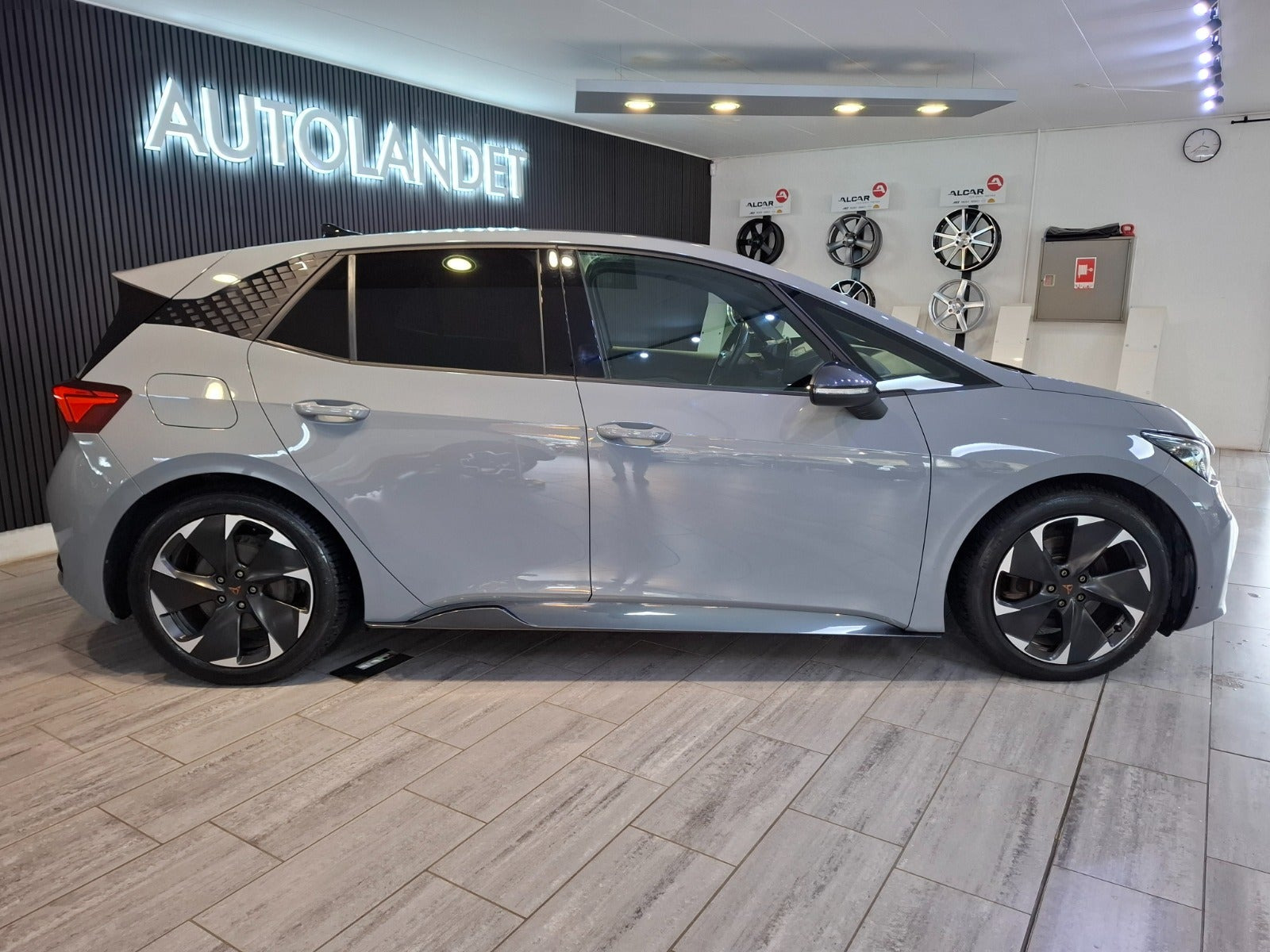 Grå Cupra Born fra 2023