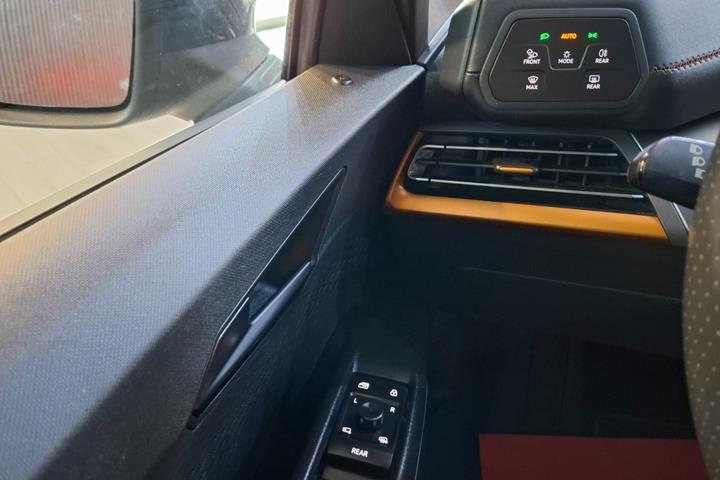 Grå Cupra Born fra 2023