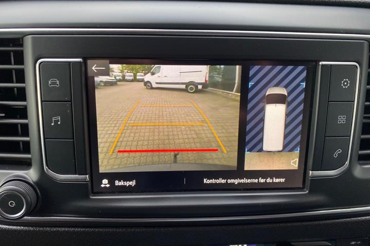 Hvid Opel Vivaro fra 2023