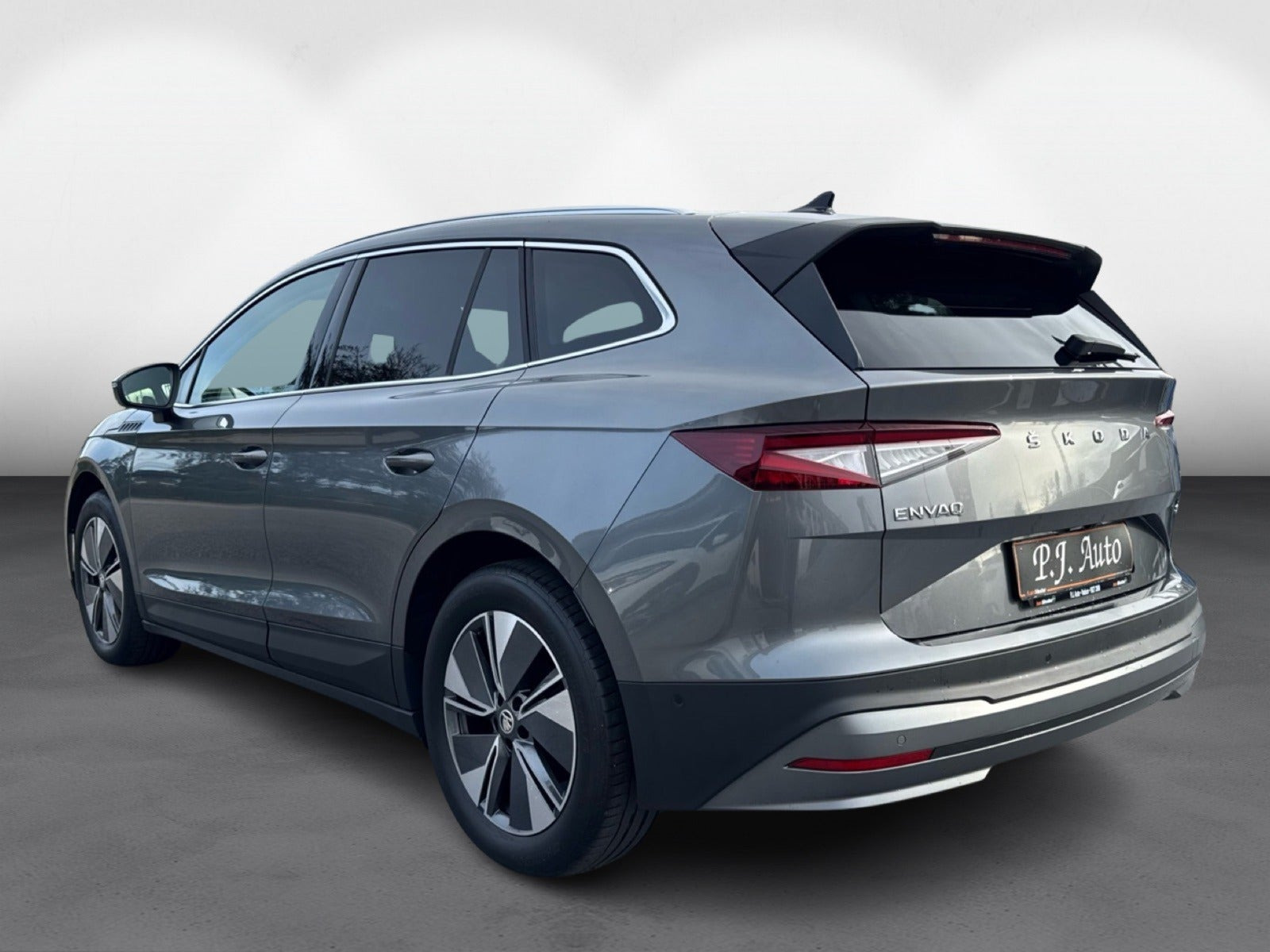 Grå Skoda Enyaq fra 2023