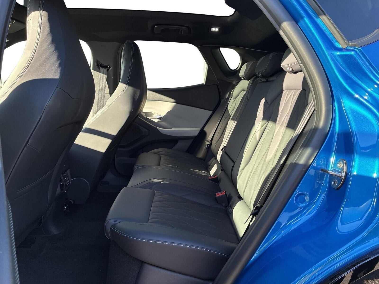 Blå Ford Capri fra 2025