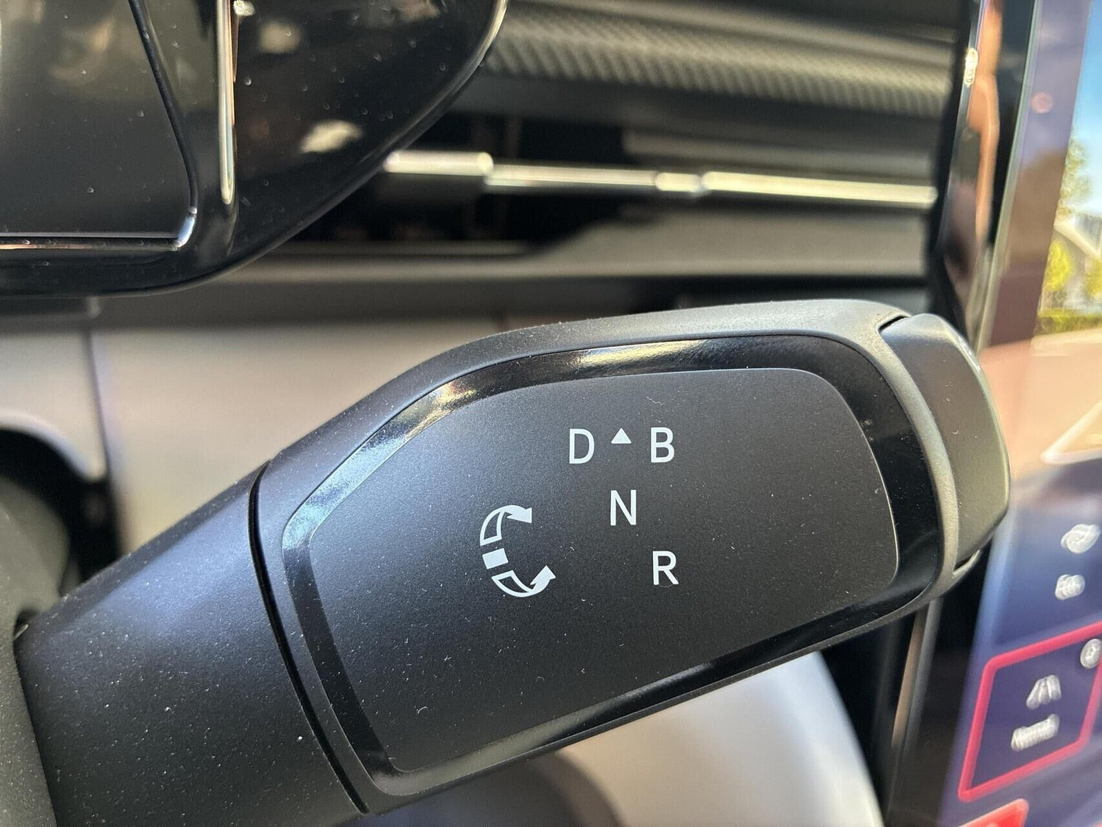 Blå Ford Capri fra 2025