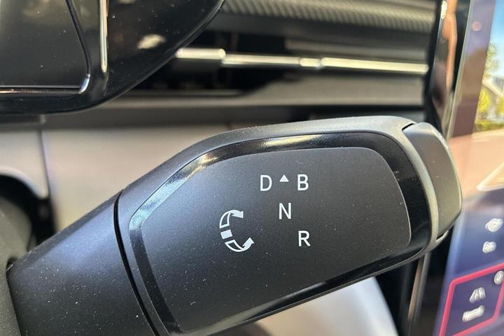 Blå Ford Capri fra 2025