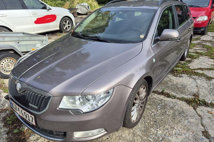 Kobber Skoda SUPERB COMBI fra 2011