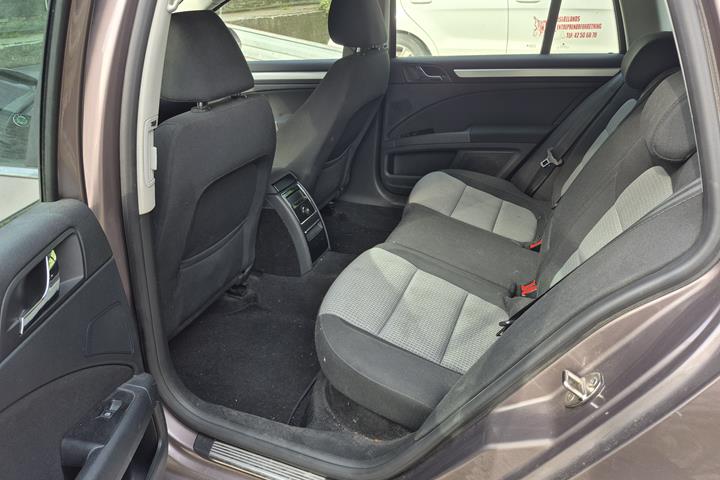 Kobber Skoda SUPERB COMBI fra 2011