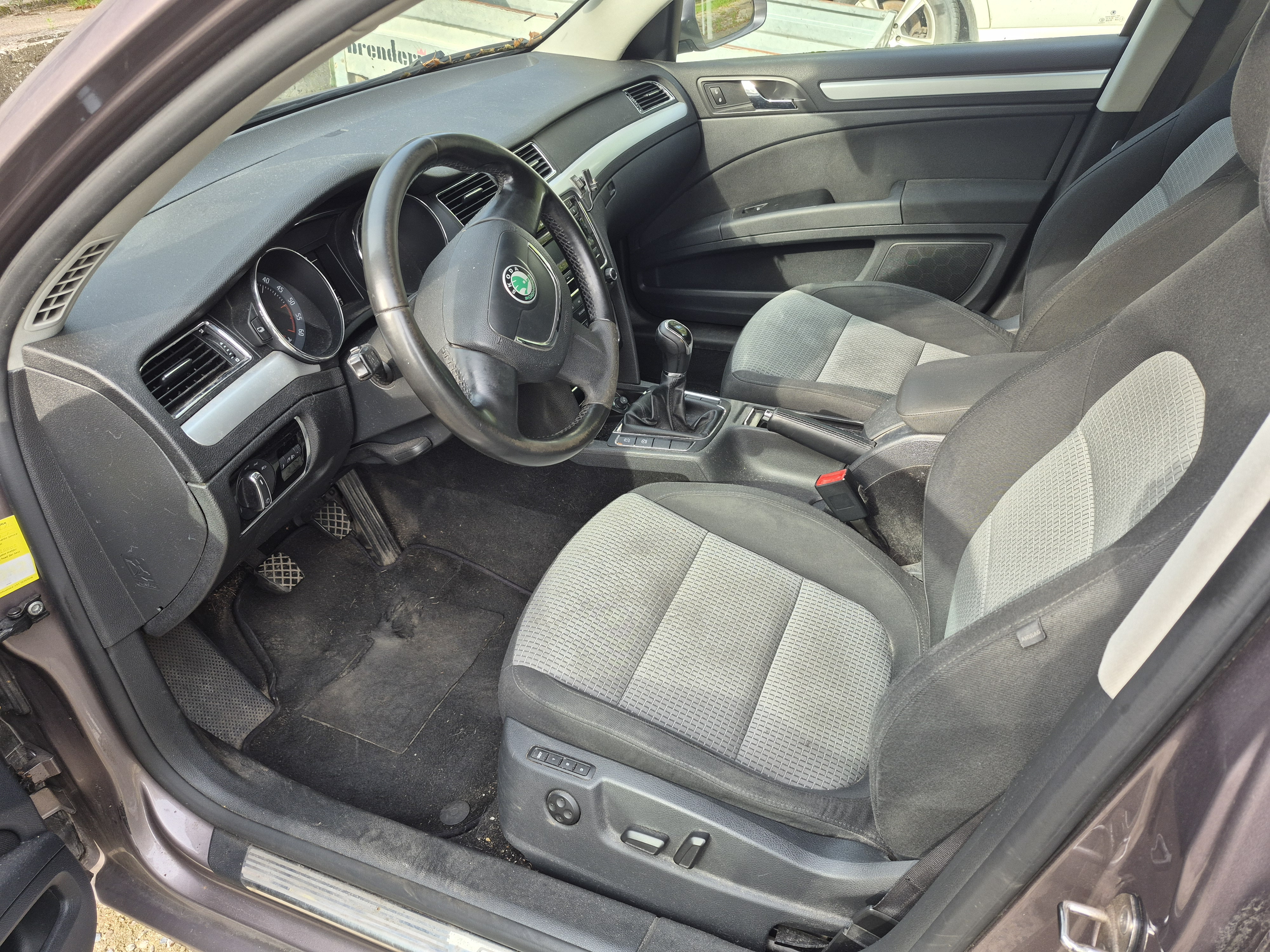 Kobber Skoda SUPERB COMBI fra 2011