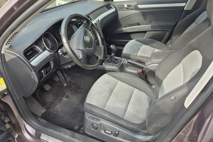 Kobber Skoda SUPERB COMBI fra 2011