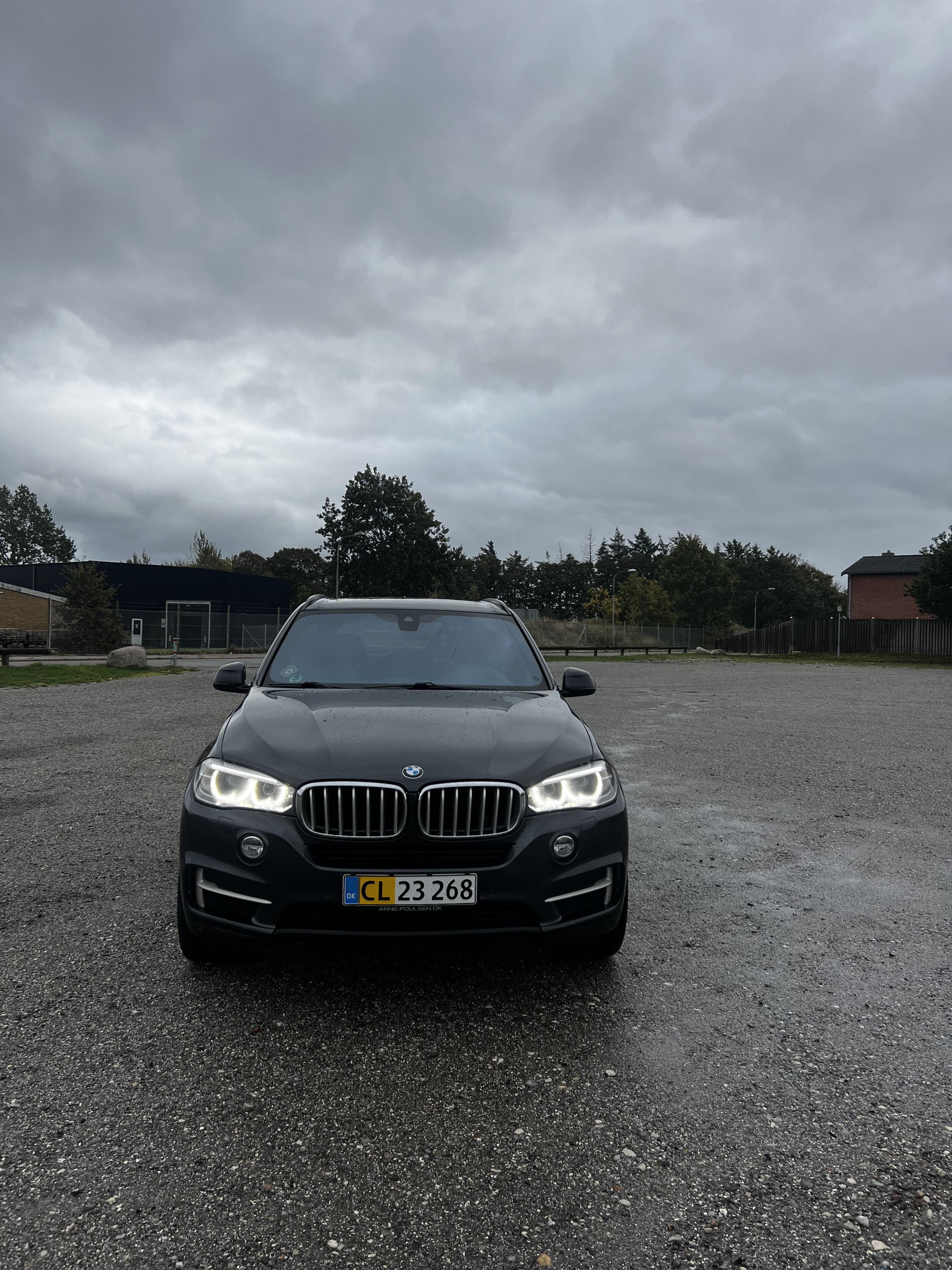 Grå BMW X5 fra 2015