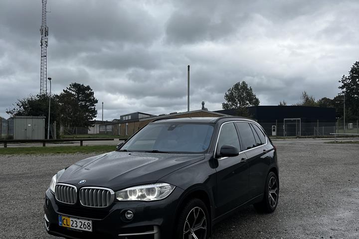 Grå BMW X5 fra 2015