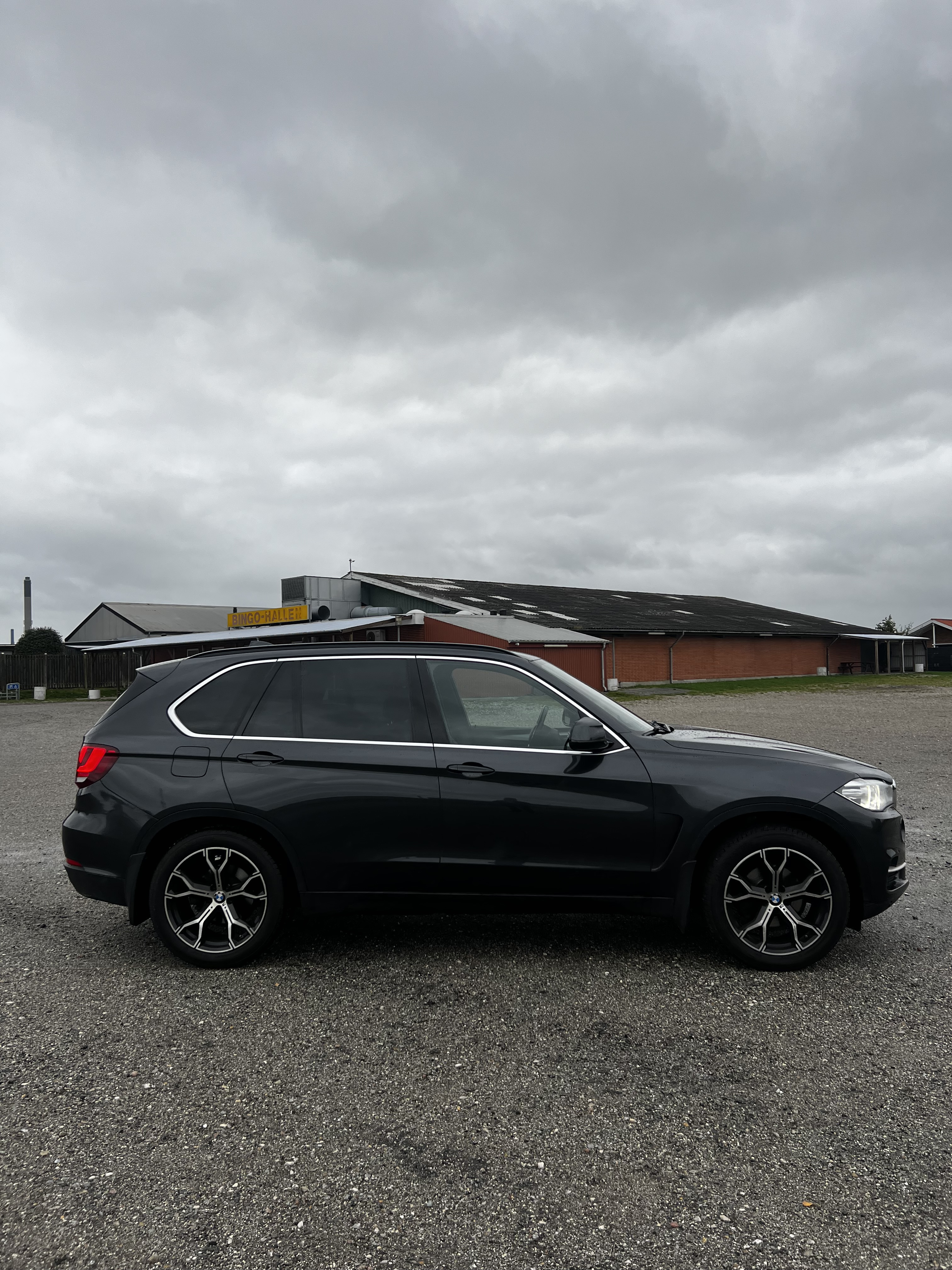 Grå BMW X5 fra 2015