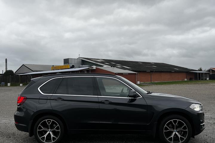 Grå BMW X5 fra 2015