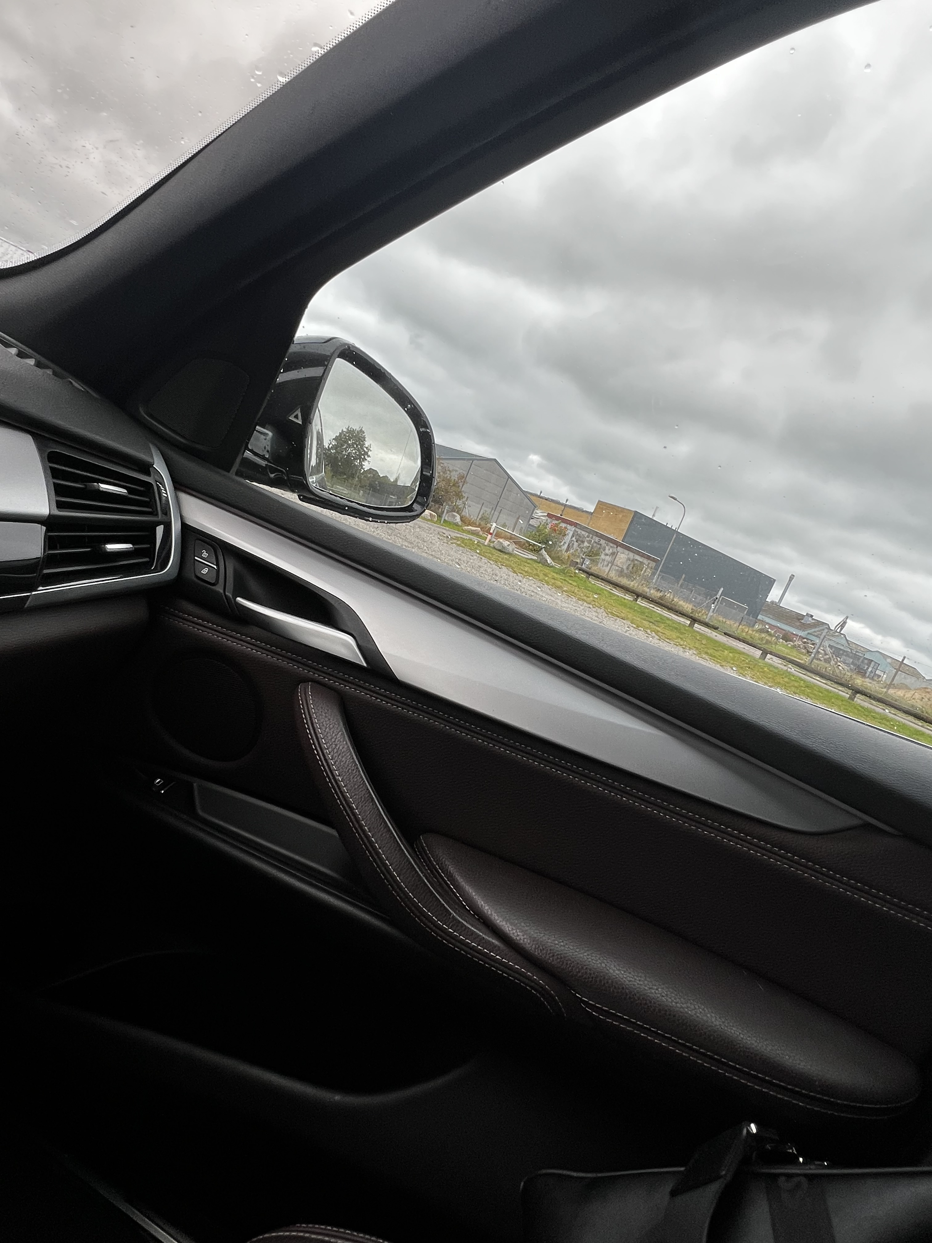 Grå BMW X5 fra 2015