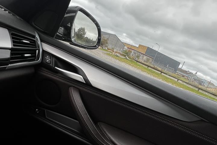 Grå BMW X5 fra 2015