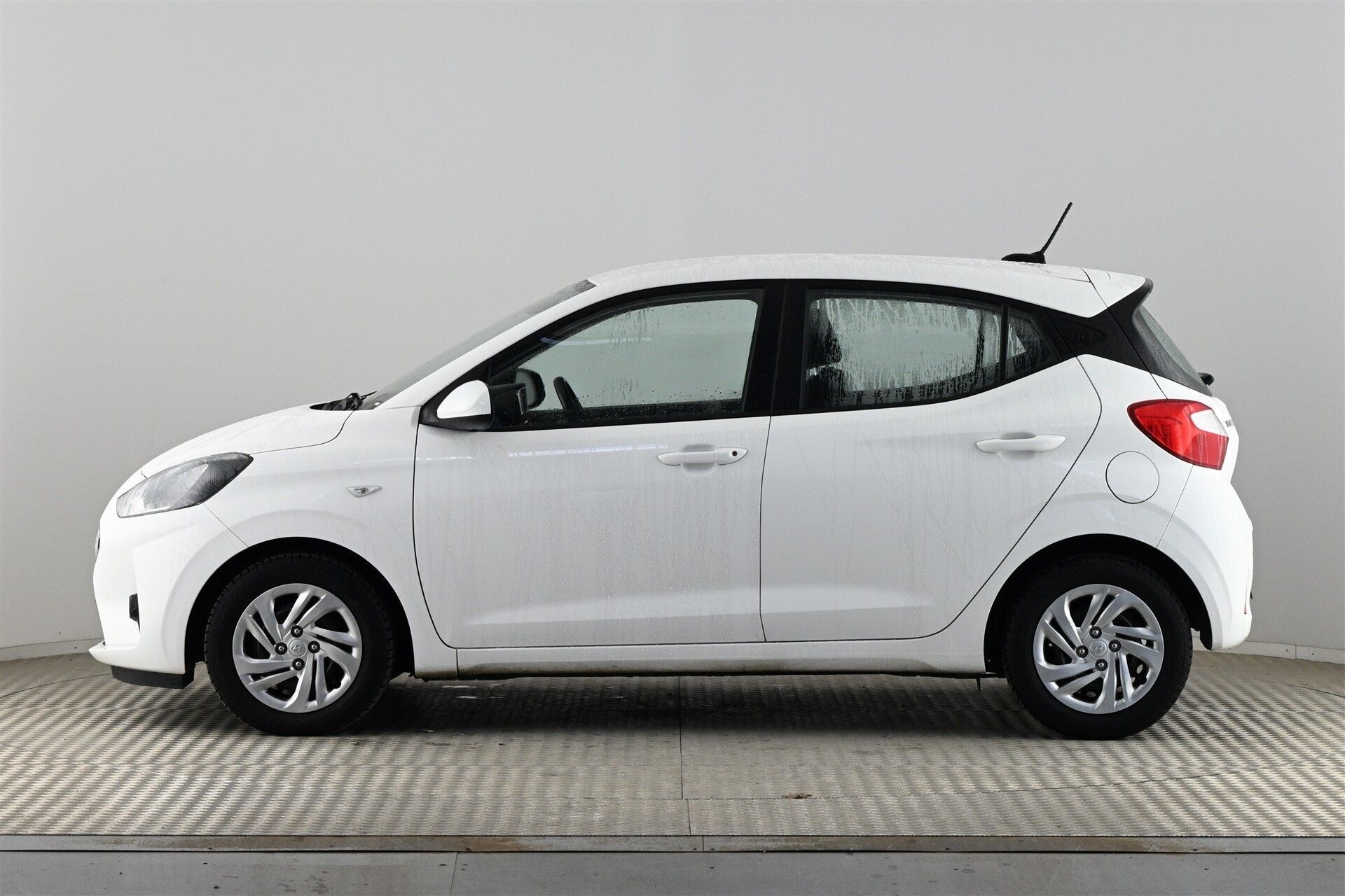 Hvid Hyundai i10 fra 2021