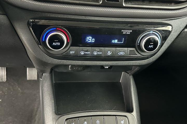 Hvid Hyundai i10 fra 2021