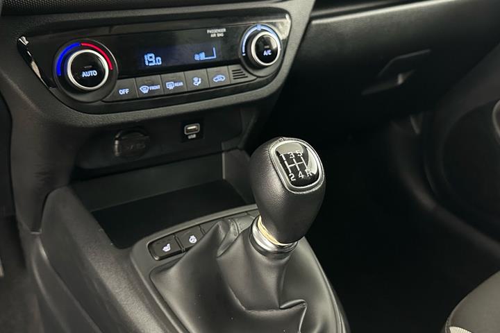Hvid Hyundai i10 fra 2021