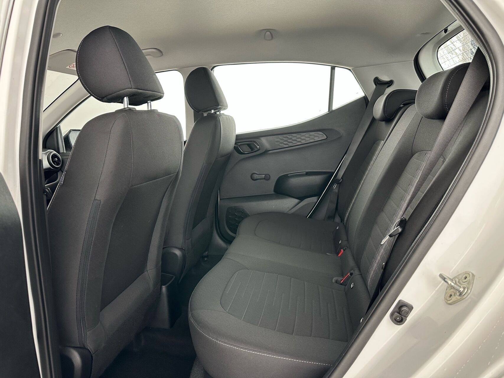 Hvid Hyundai i10 fra 2021