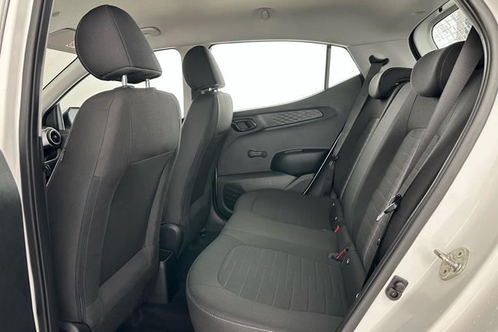 Hvid Hyundai i10 fra 2021