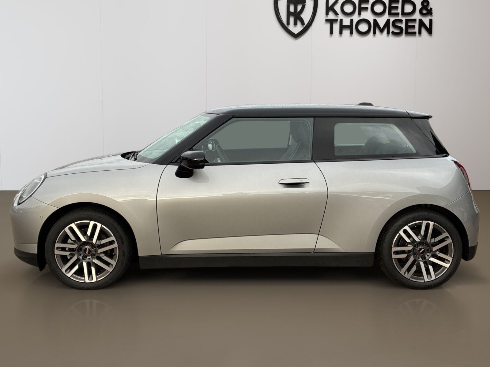 Sølv Mini Cooper fra 2024