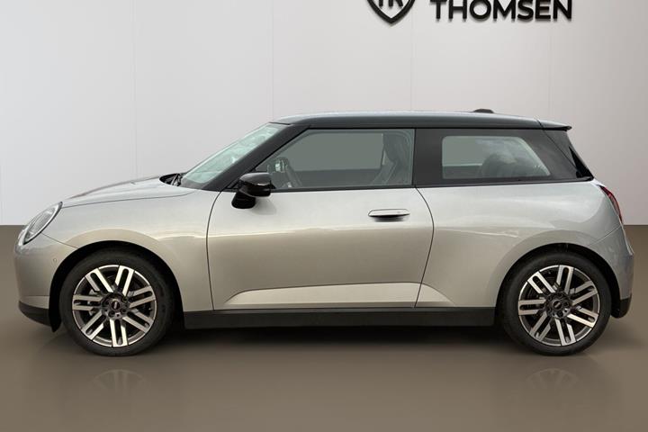Sølv Mini Cooper fra 2024