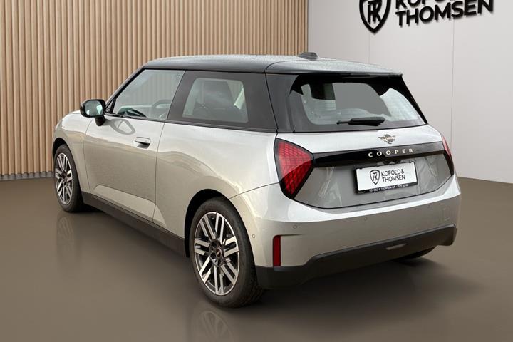 Sølv Mini Cooper fra 2024