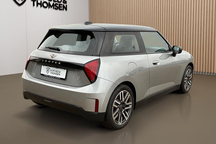 Sølv Mini Cooper fra 2024