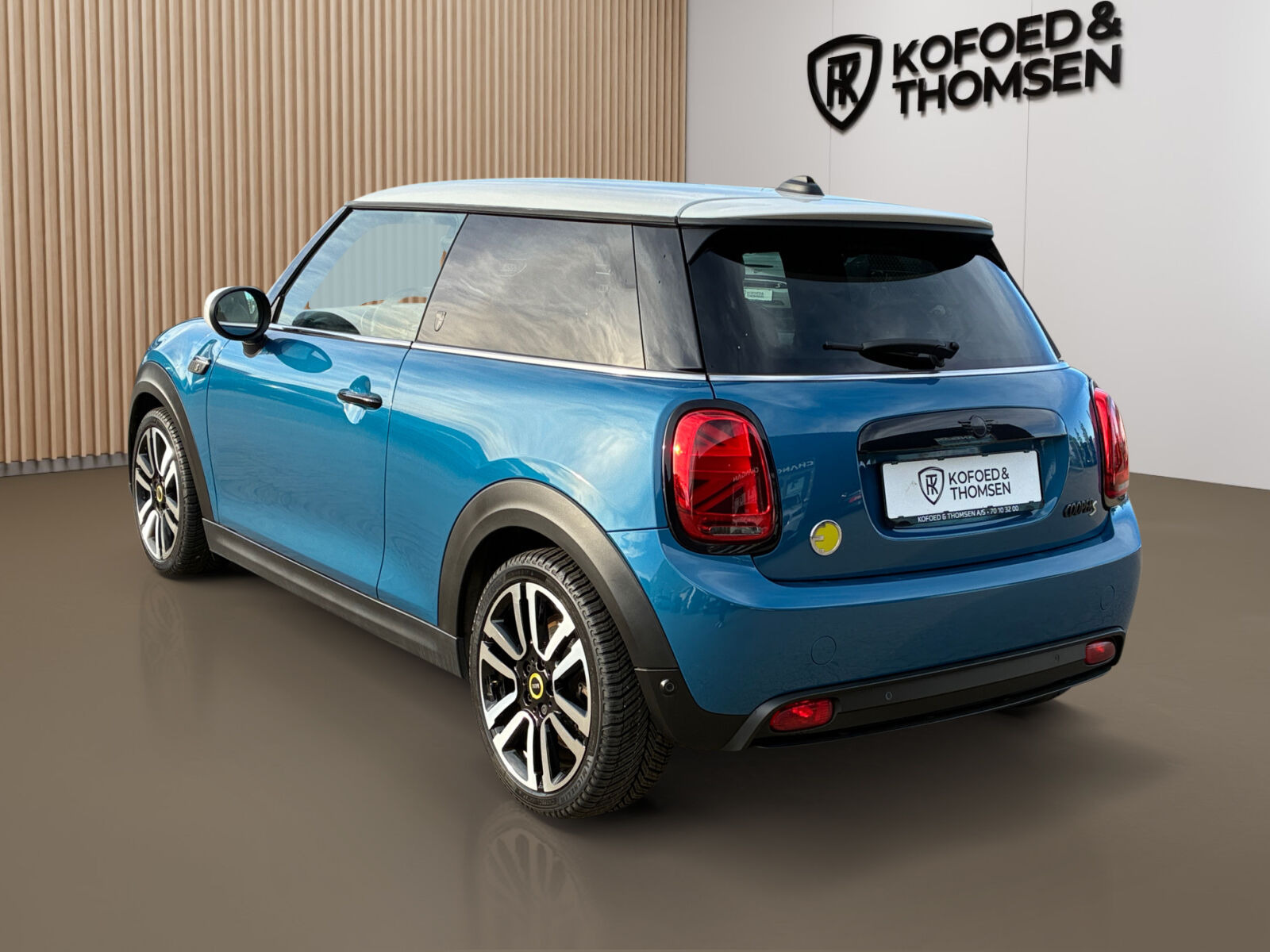 Blå Mini Cooper fra 2023