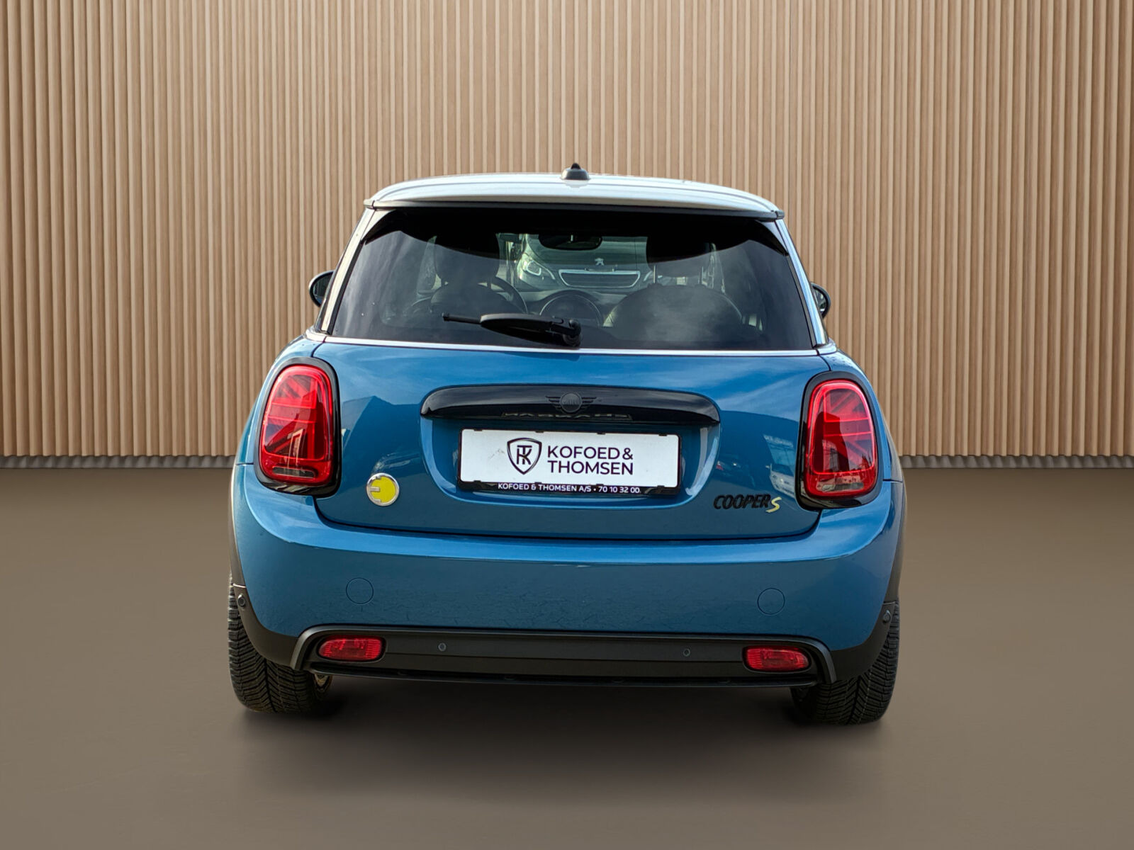 Blå Mini Cooper fra 2023