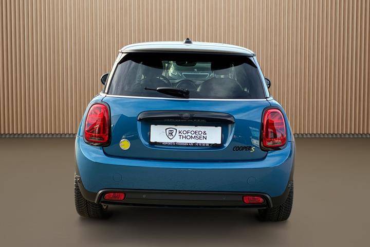 Blå Mini Cooper fra 2023