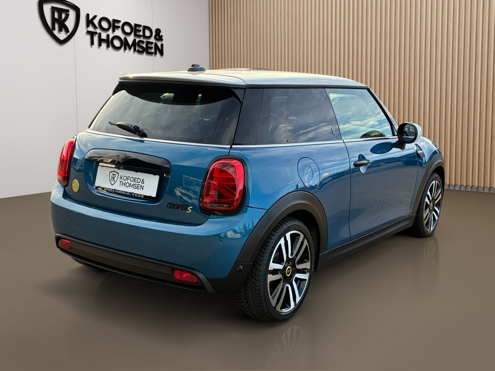Blå Mini Cooper fra 2023