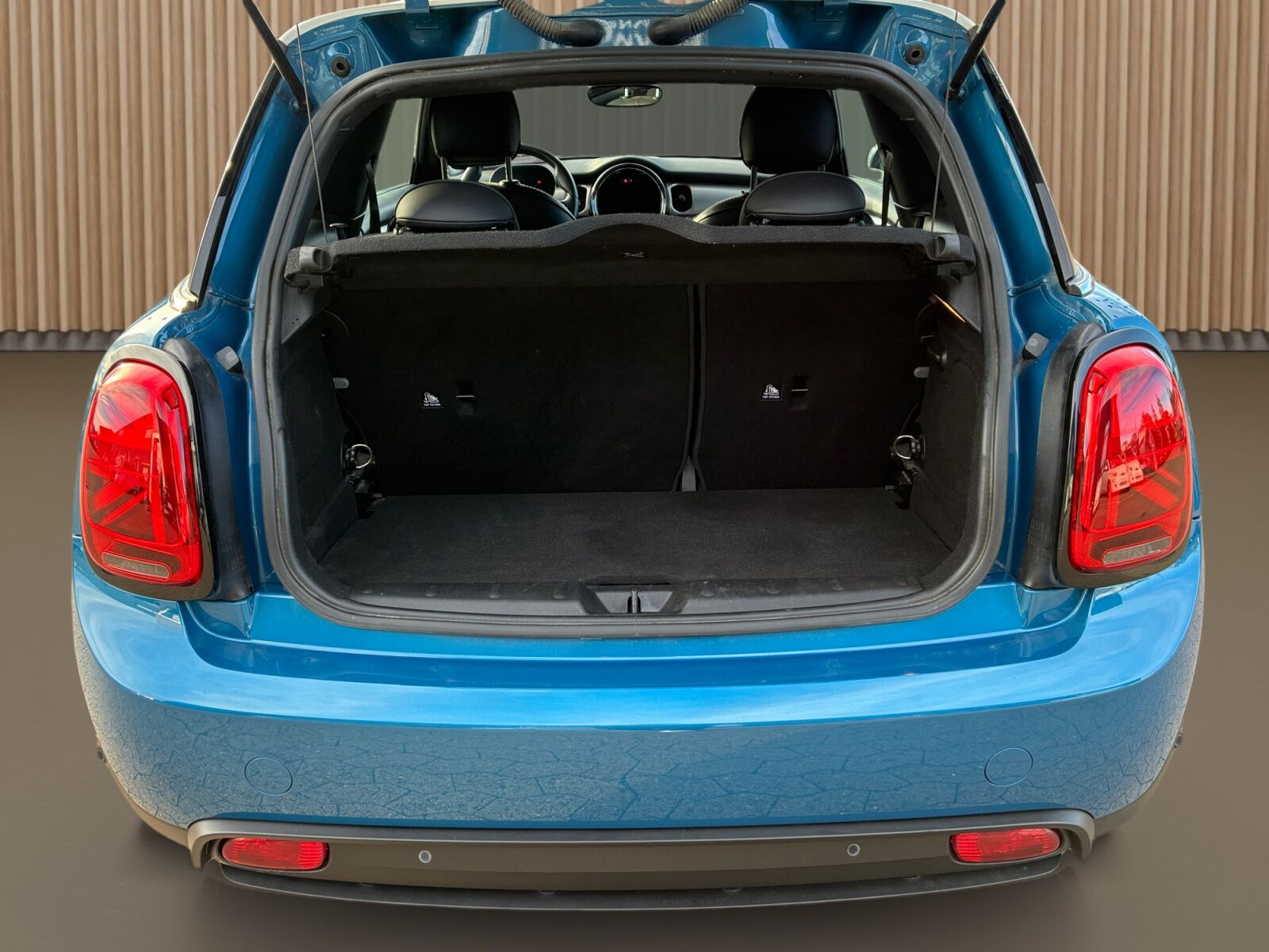 Blå Mini Cooper fra 2023