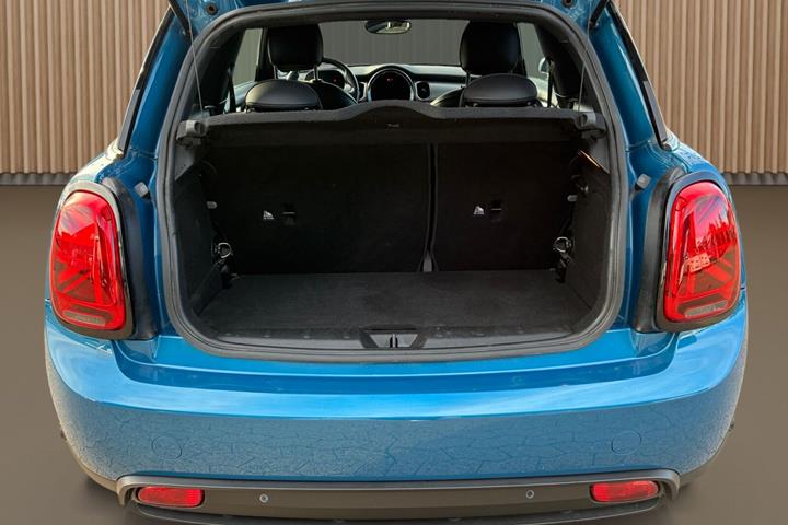 Blå Mini Cooper fra 2023