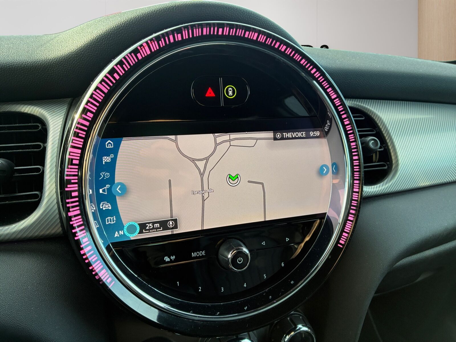 Blå Mini Cooper fra 2023